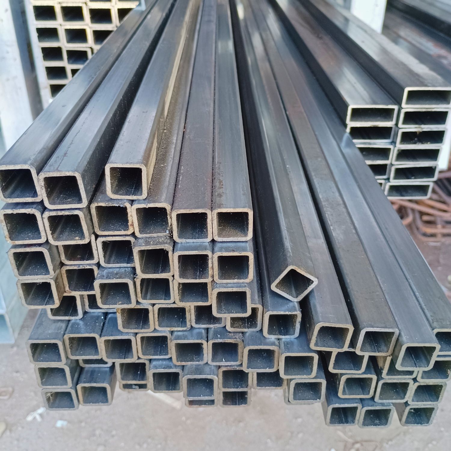 Profil 25x25 x 2mm 250cm Stalowy Zamknięty | 2,5m - obrazek 3